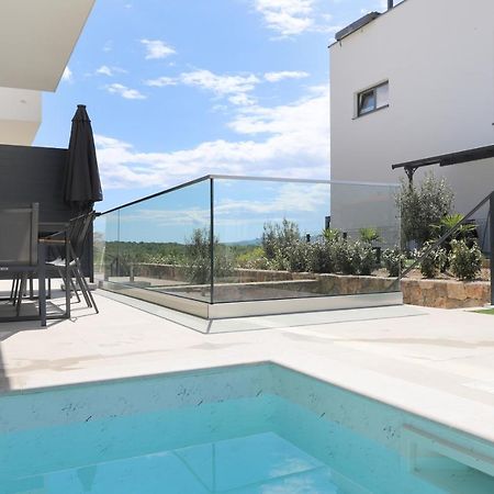 Brand New Apartment With Private Pool 奈维斯 外观 照片