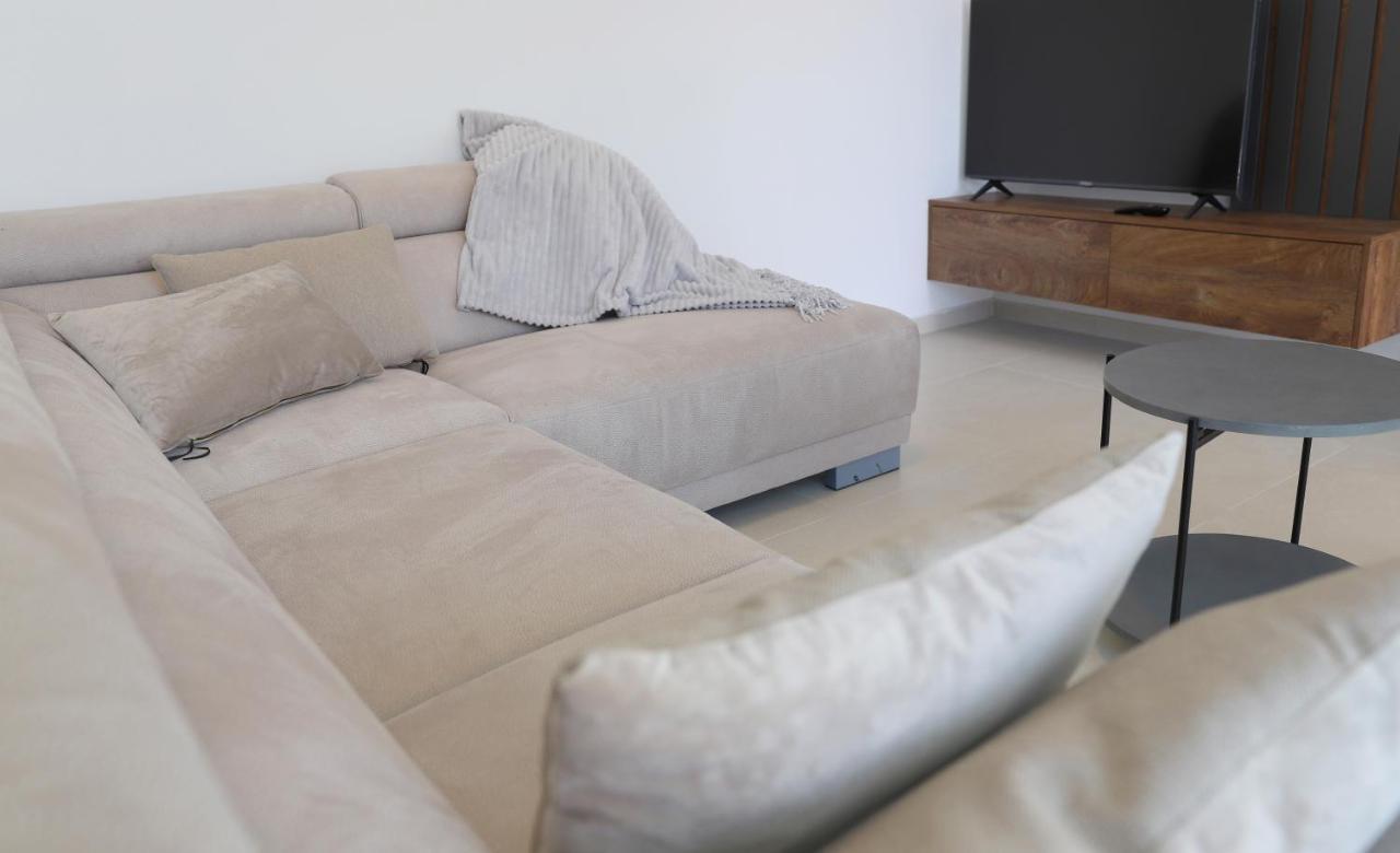 Brand New Apartment With Private Pool 奈维斯 外观 照片
